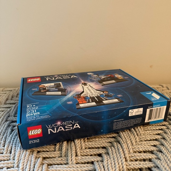 New Lego Women of NASA 21312 Sealed Building Set 231 pieces Ages 10+ - Picture 2 of 3
